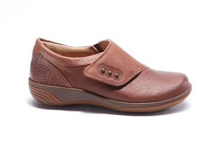 Women’s Hälsa Anna brown leather shoes with adjustable strap, cushioned removable footbed, antimicrobial lining, and shock-absorbing lightweight outsole.