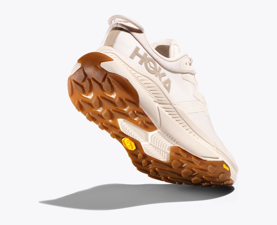 HOKA WOMENS - TRANSPORT GTX - DUNE / EGGNOG