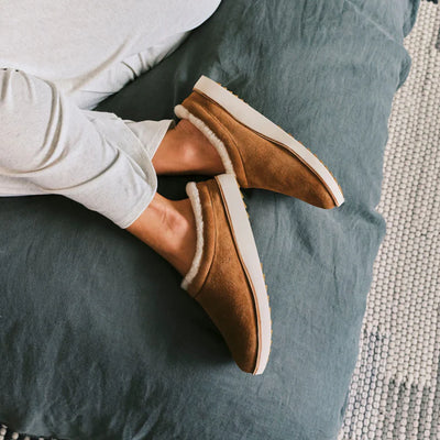 OLUKAI WOMENS MANI - TAN / GOLDEN SAND