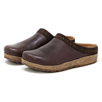 Brown leather Women’s Graz clogs—roomy toe box, soft lining, felt-covered Ultra Cushion insert, cork-latex platform, and grippy rubber outsole; three-quarter view.