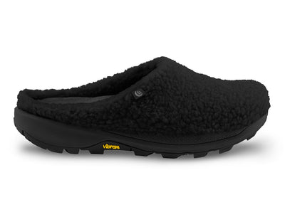 Men’s Topo Revive recovery clog in black—fleece slip-on with recycled upper, 3D Wave Sense massaging insole, and Vibram XS Trek EVO outsole for multi-surface traction.