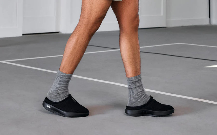 OOFOS MENS OOCOOZIE SPORT MULE - BLACK – DAVIDSON SHOES